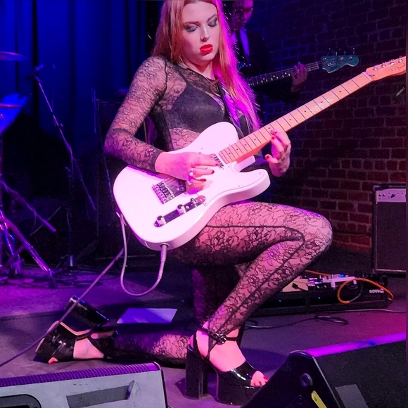 Meet your Posher, Jennifer--POSH AMBASSADOR & 5⭐️ Seller! - Picture 5 of 16